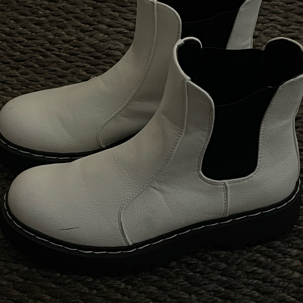 Sincerely Jules white leather womens size 8